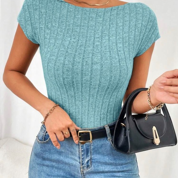 SEXY Privé Solid Backless Crop Tee *NEW* - Picture 2 of 16